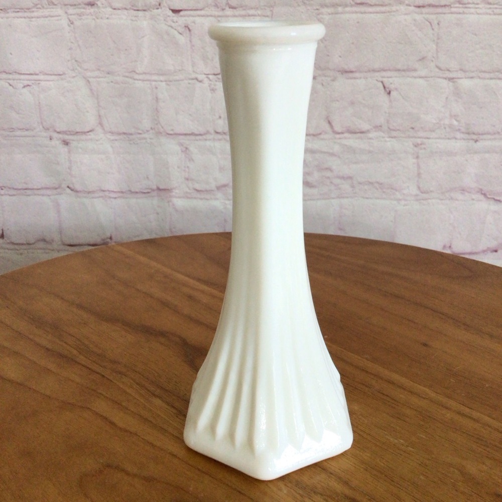 Vintage E.O. Brody Co. White Milk Glass Bud Vase - Picture 4 of 6